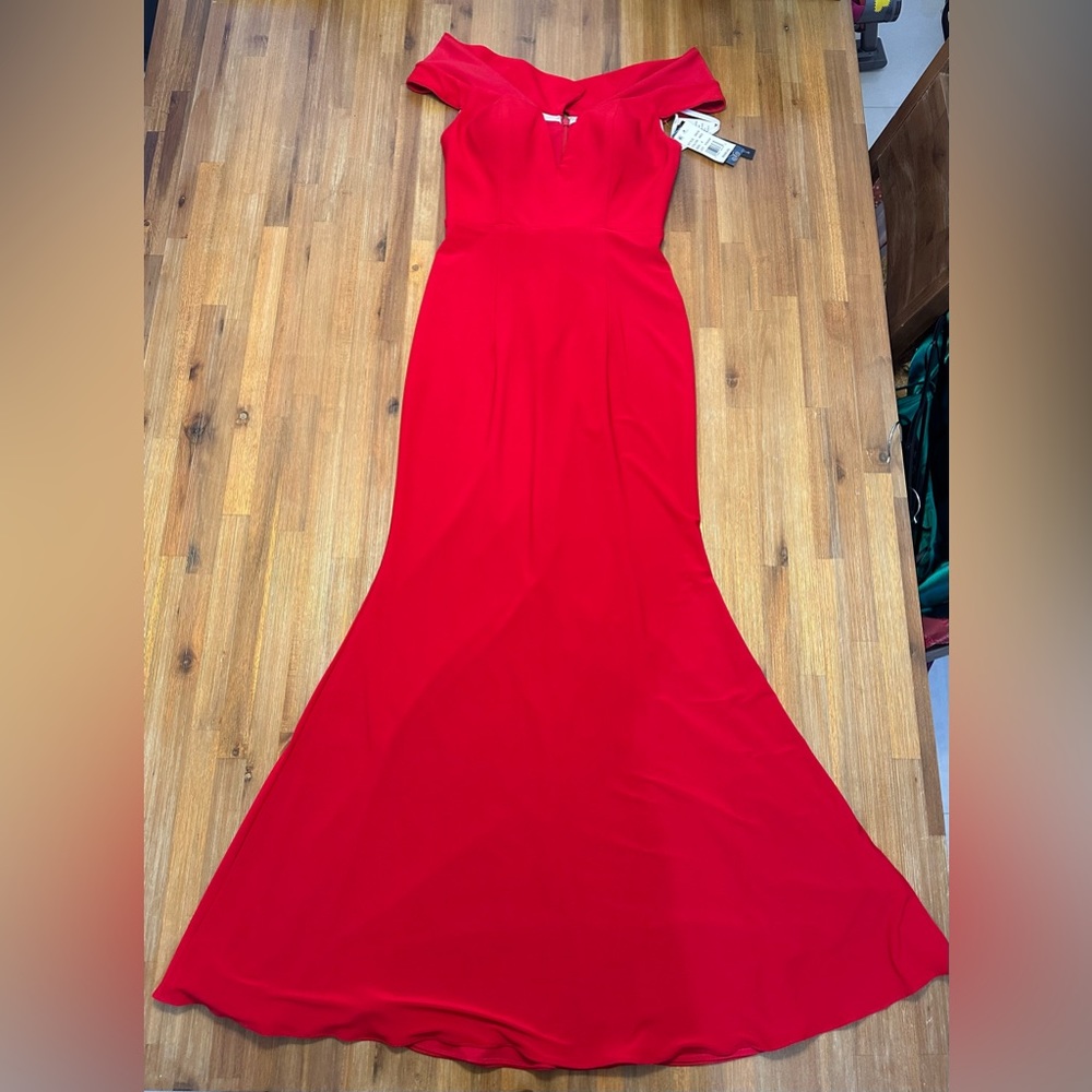 Pretty Women off the shoulder red dress by Aqua size 2 new with tags.